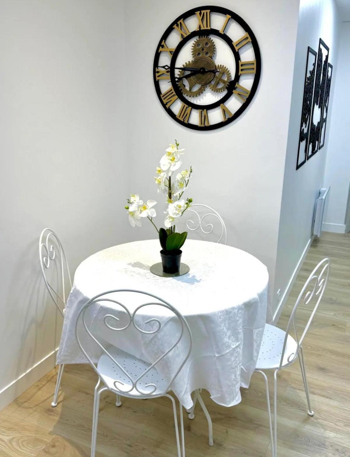 Parisian Spacious 70m2 Flat Near Eiffel Tower Parijs